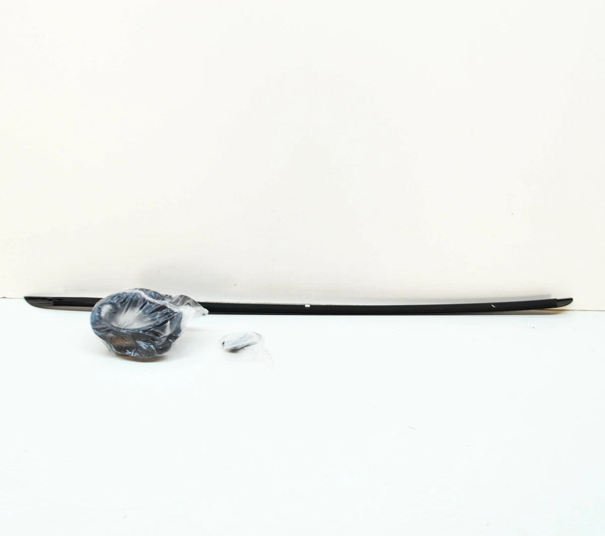 BMW X3 F25 Front Windshield Right Drip Moulding 51317286180 