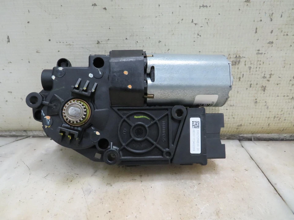 SUN ROOF MOTOR FOR 13 14 15 16 17 18 19 20 LINCOLN MKZ - Image 2 of 3