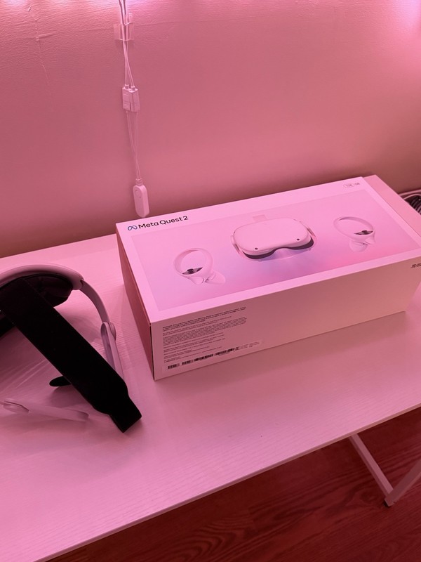 Meta Quest 2 VR Headset 128GB with Controllers And Original Box + KIWI Headstrap