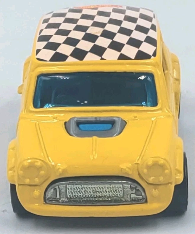迷你 Cooper 风火轮 2000 年第一版 #90 黄色花边车轮 1: 64 宽松 — 第 4/4 张图片