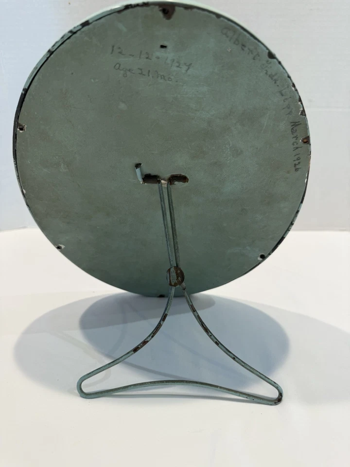 Antique Green Enamel Metal Oval Picture Frame Table Top 8.5” X 10.5” Distressed - Image 3 of 4