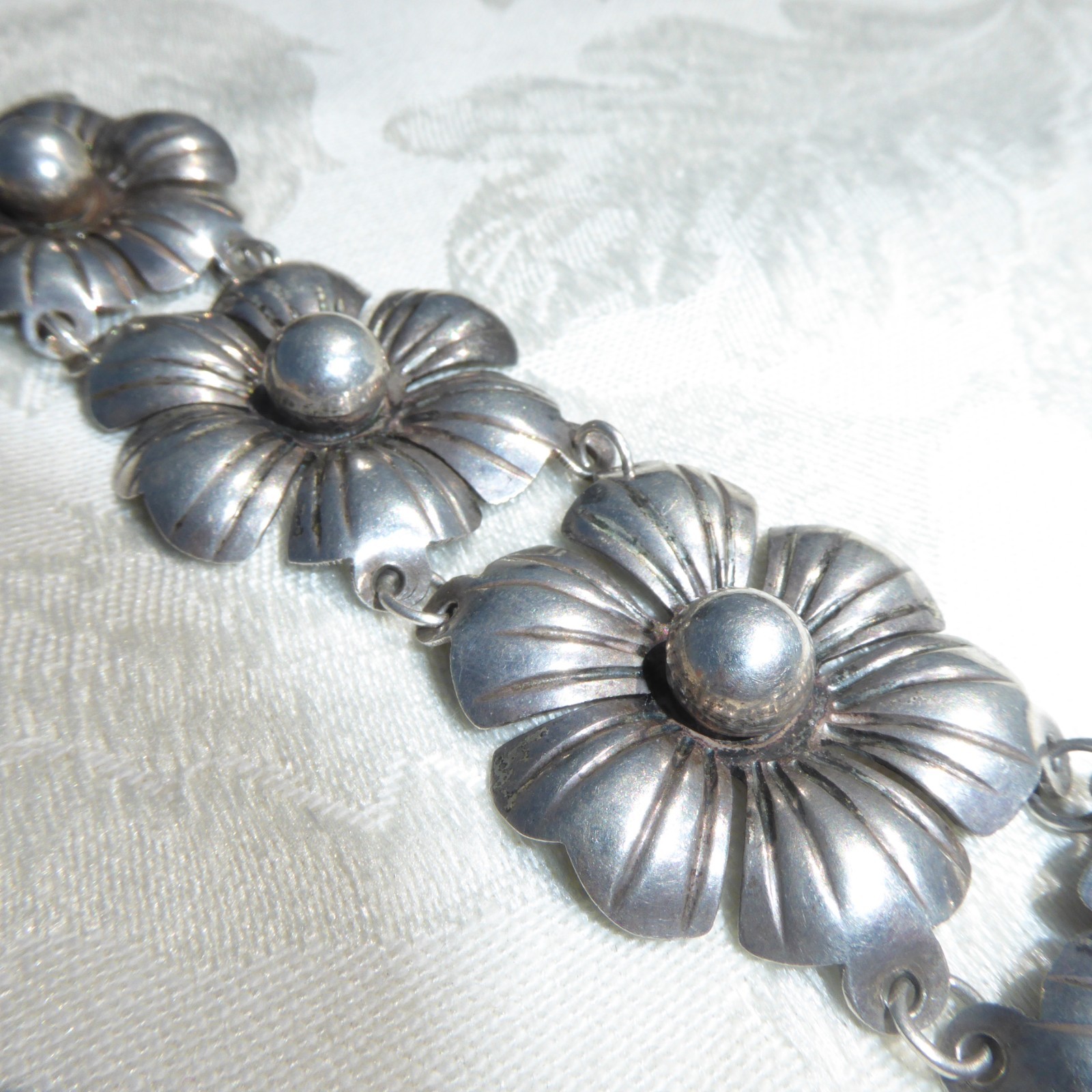 Wonderful Vintage Mexico Sterling Silver Older Larger Flower Bracelet 7 1/2