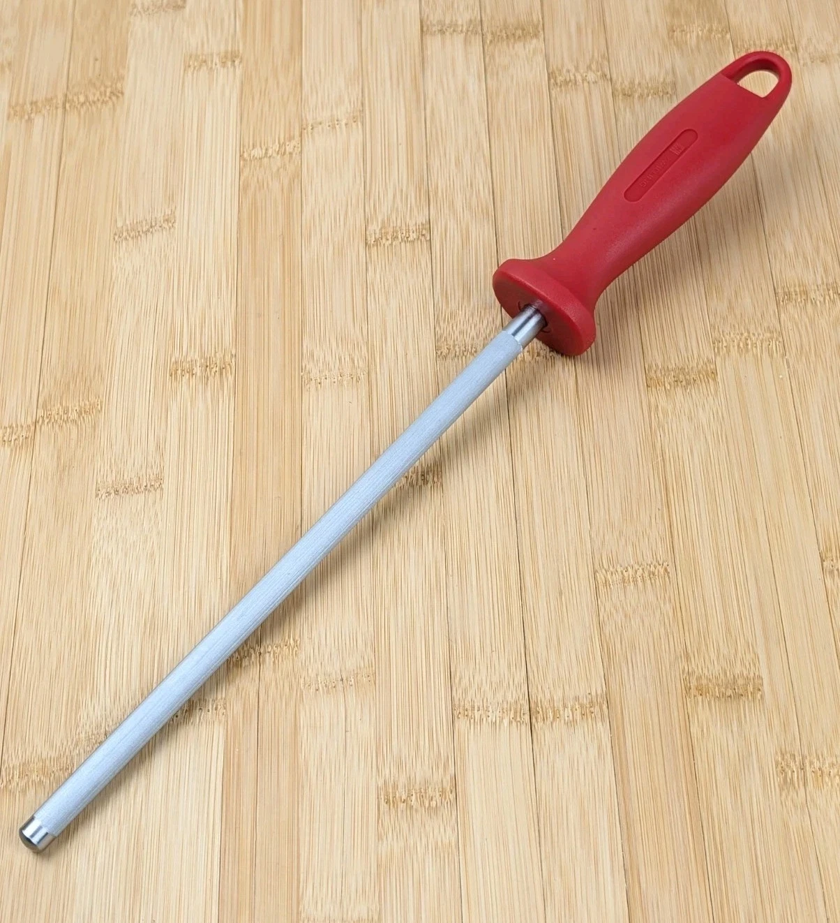 ZWILLING 9" HONING ROD / Sharpening Steel for Knives, Stainless Steel, RED, NEW
Opens in a new windo