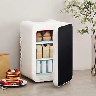 Mini Fridge 20L Cold and Warm AC DC Power Options 30D x 28.5W x 40.7Hcm USED