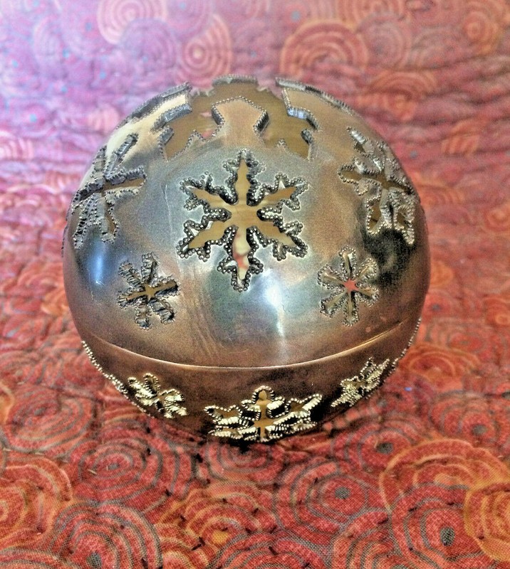 Gold Tone Metal Candle Holder With Snowflake Pattern