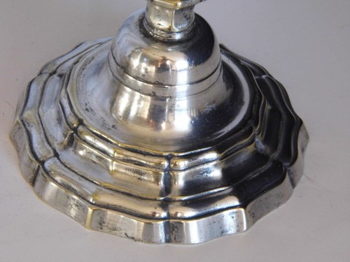 BOUGEOIR LA PAIRE EPOQUE LOUIS XV TRÈS RARE EN BRONZE ARGENTÉE DEBUT 18 EME BE - Picture 8 of 12