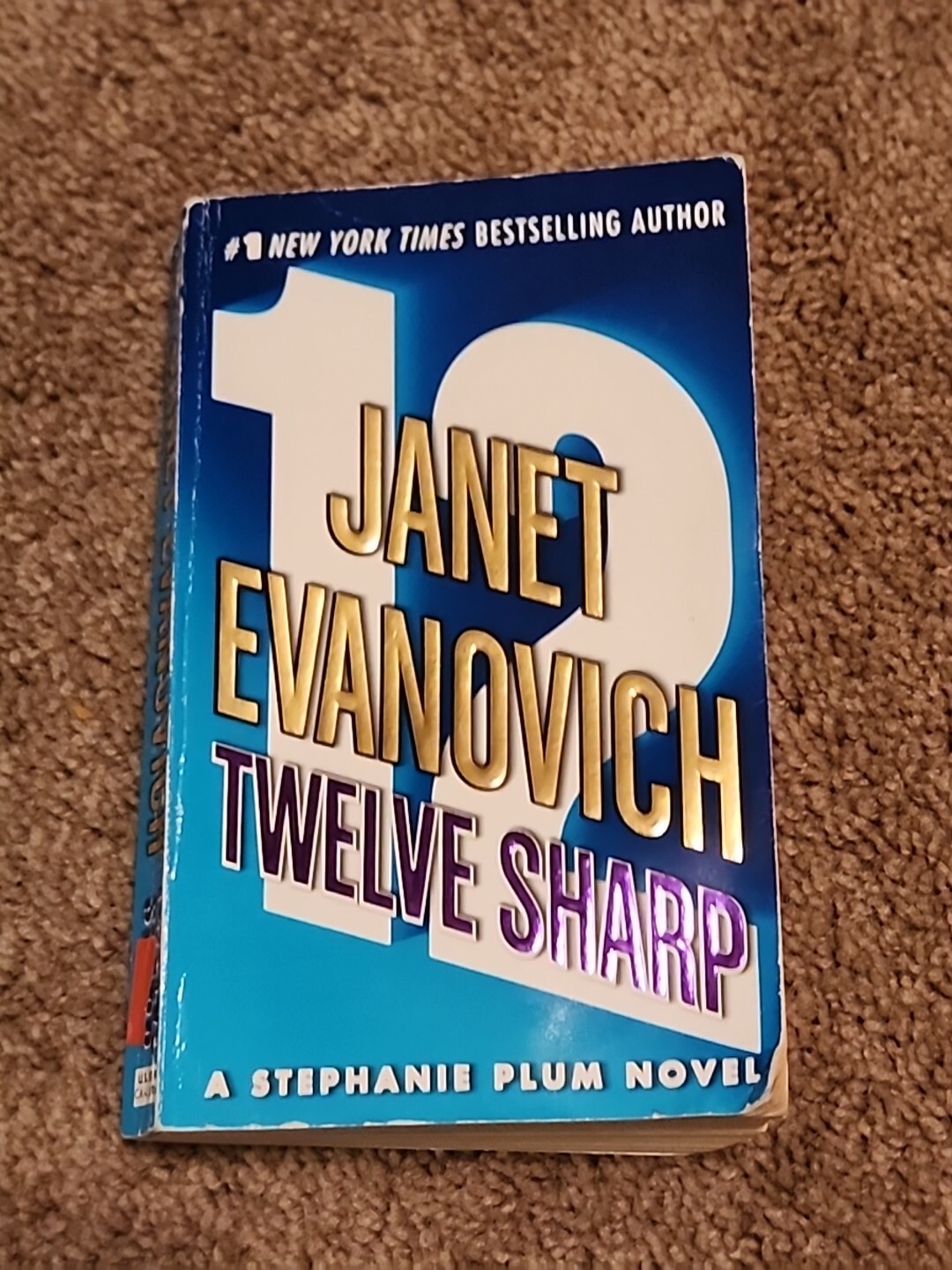 📒Twelve Sharp Mass Market Paperbound Janet Evanovich  1745