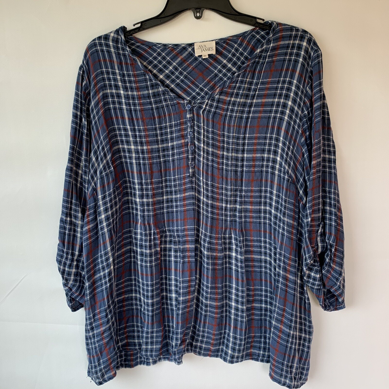 Ava James Womans 1/4 Button 3/4 Tab Sleeve Top Bl… - image 1