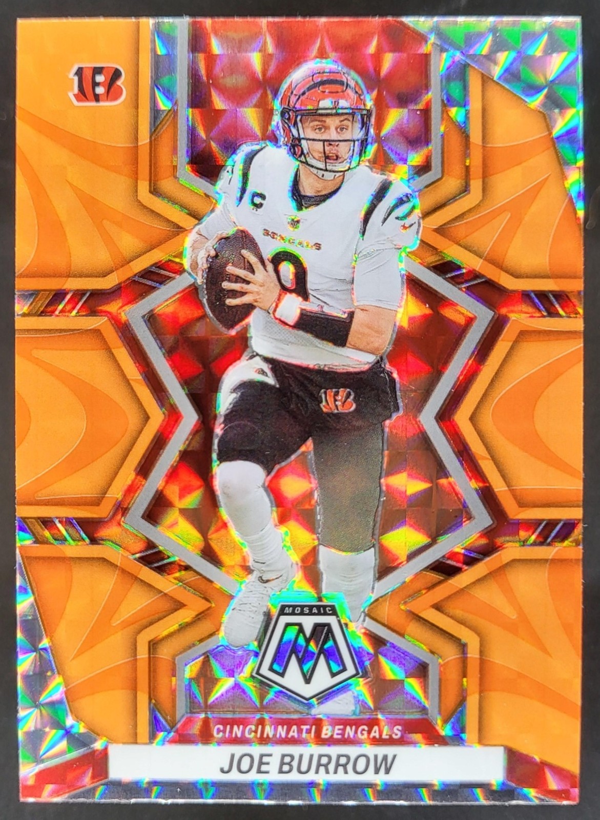 2022 Panini Mosaic Joe Burrow Mosaic Reactive Orange #39 Cincinnati Bengals AP6