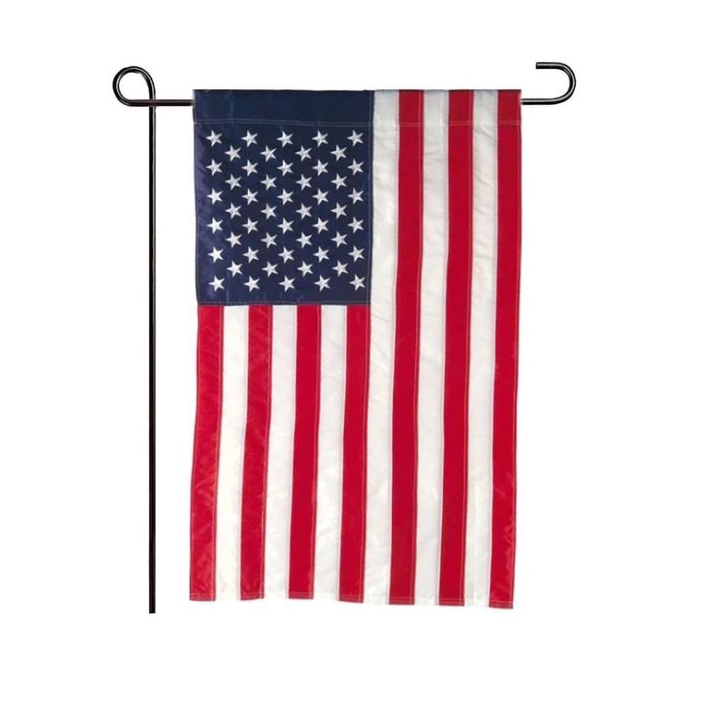 На ветру блестящий двусторонний садовый флаг США размером 12 x 18 дюймов на открытом воздухе с шестом 2990₽