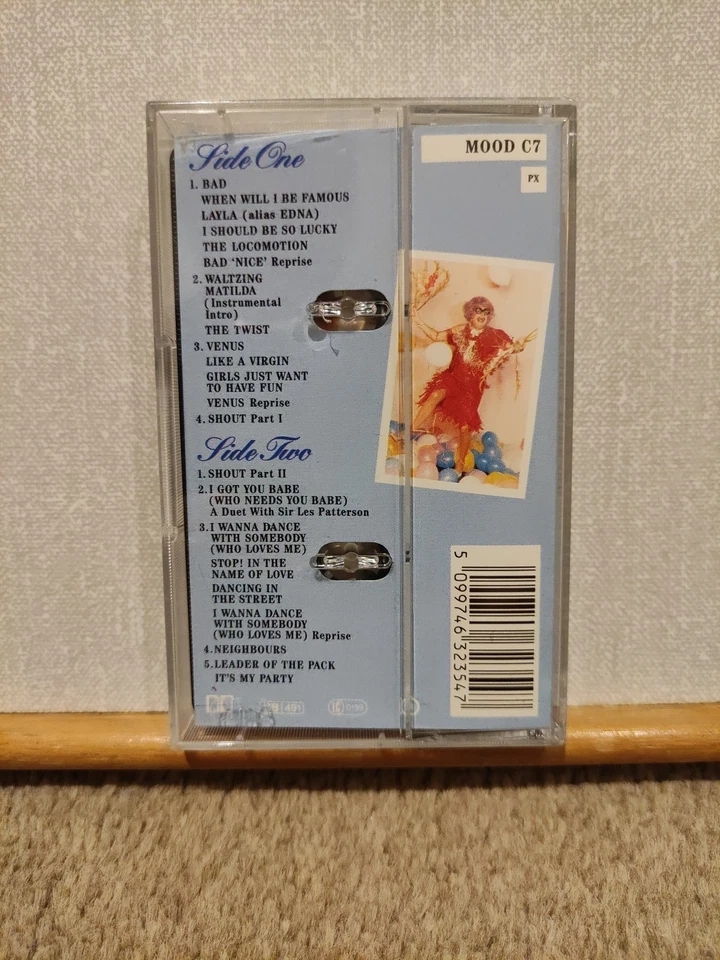 The DAME EDNA Party Experience Cassette Tape Album 1988 Epic MOOD C7 *EXCELLENT* - Image 2 of 4