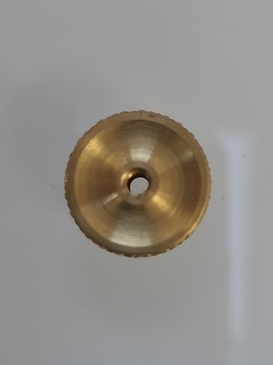 M3 Rändelmutter, 16 mm Durchmesser, 7,5 mm tief.