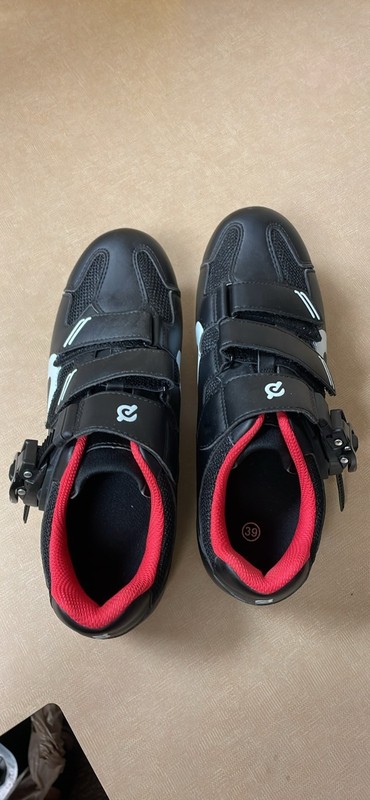 EUC WOMENS Peloton Cycling Shoes Black & Red With Adjustable Straps Size 39