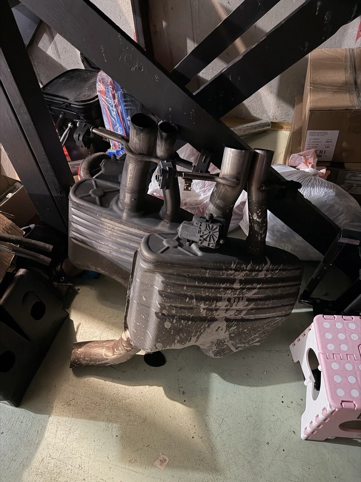 Комплект оригинальных правых и левых глушителей для выхлопной системы седана Mercedes W222 S63 AMG M157 14–17 годов выпуска - Изображение 4 из 4