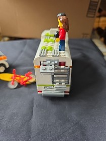 Lego City Camper 7639 & Tow Truck 7638 Incomplete but NICE