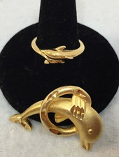 Dolphin Brooch Pin & Ring Gold Tone Metal Lot 2 Circle Jumping Band Size 7 1/4