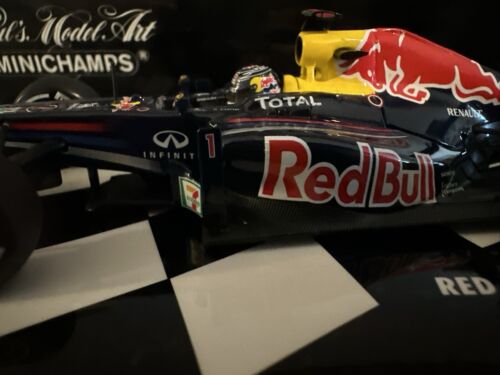 Minichamps Red Bull Racing Renault RB7 S Vettel 2011 Japan GP Winner - Picture 4 of 4