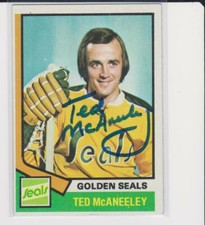 TED MCANEELEY CALIFORNIA GOLDEN SEALS 1974-1975 TOPPS #148 AUTOGRAPHED CARD 