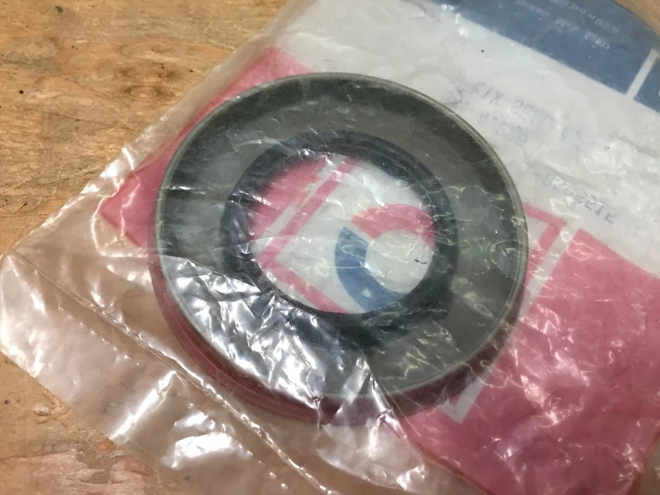 NOS GM DELCO Seal Auto Trans axle Front Pump/Auto Trans Oil Pump Seal 8685515  - Image 2 of 2