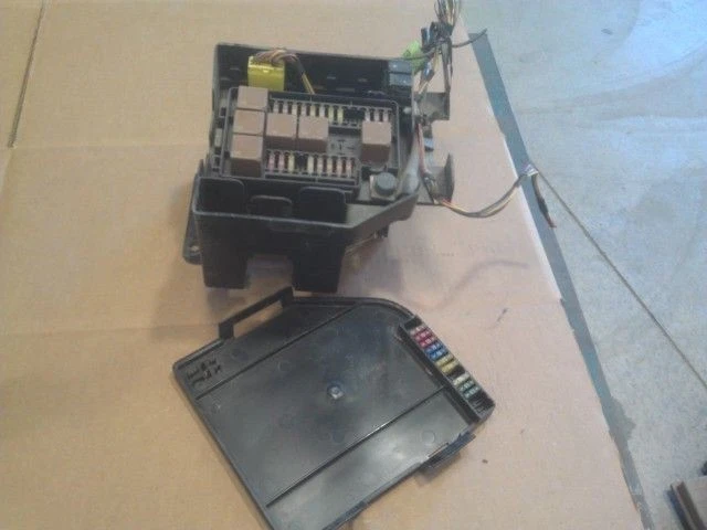 Коробка предохранителей 99 JAGUAR XJR 4,0 л - Изображение 3 из 4