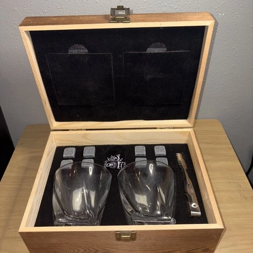 Whiskoff 1918 Whiskey Gift Set in Wooden Box VGC Not Used (Open Box)