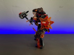 LEGO NEXO KNIGHTS: Infernox Captures the Queen (70325) - 95% Complete