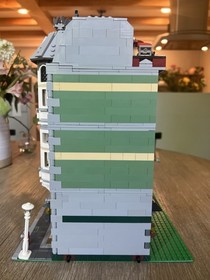 Lego Creator Green Grocer 10185 w/ Original Box & Instructions