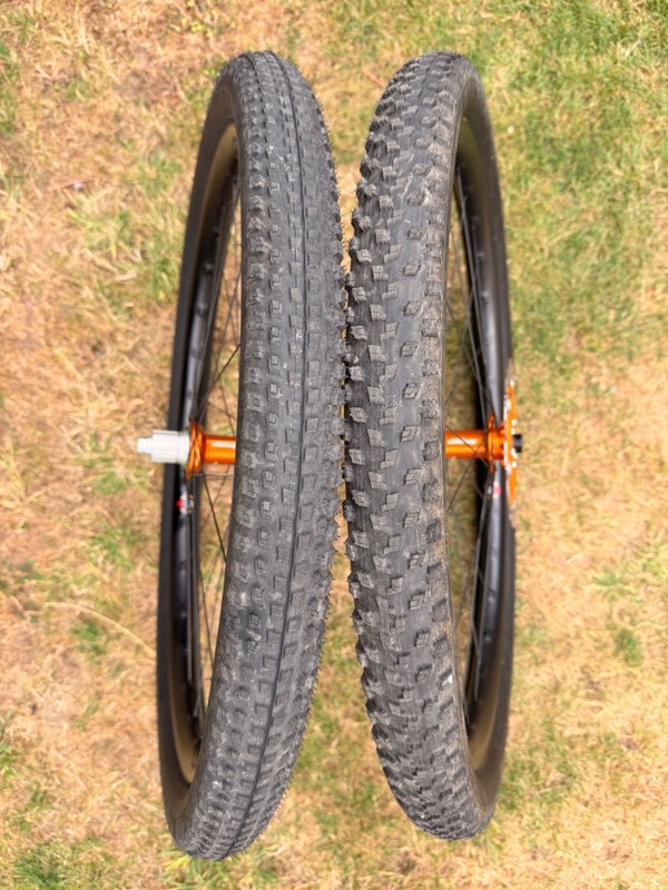 Santa Cruz Reserve Wheels Hope Pro Hubs + Discs : RRP £2k hardly used by my wife