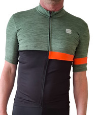 8 Bike Trikots verschiedene Marken gebraucht ...