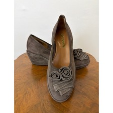 NWT Accessoire Detente Flower Heels Size 10 Portugal 2.5 Inch