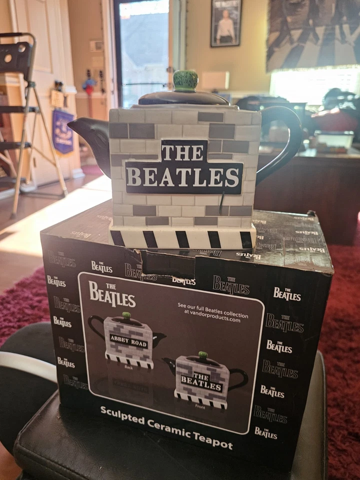 Vandor/ Apple Beatles Abbey Road - Sculpted Ceramic 48oz Teapot - Image 3 of 4