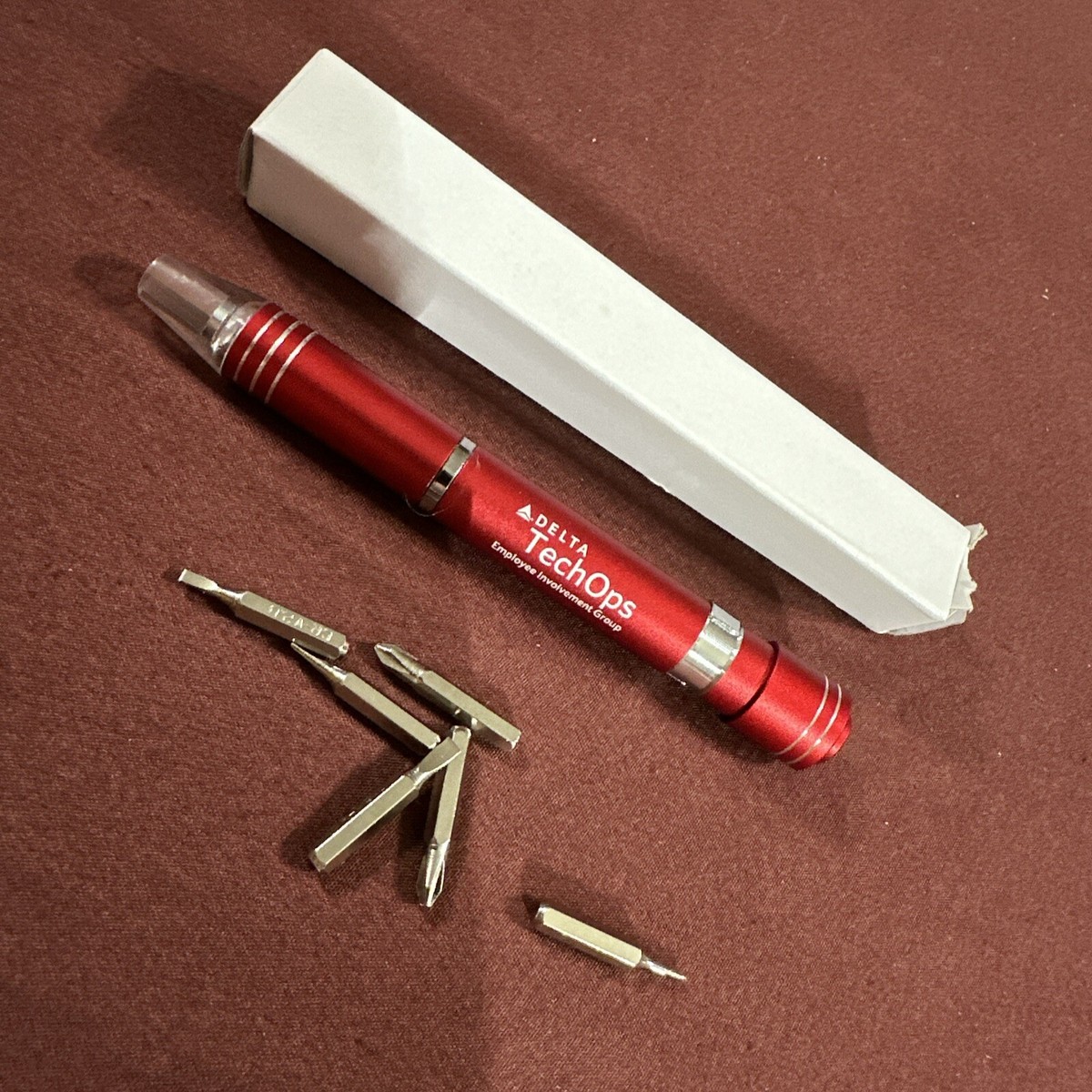 ポケットトランプ　Red Delta Tech Ops Red Pocket Lighted Screwdriver With Bits | eBay