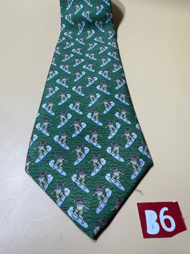 Vineyard Vines Santa Surfing Tie USA 100% Silk 56" x 3.5" - Picture 2 of 5