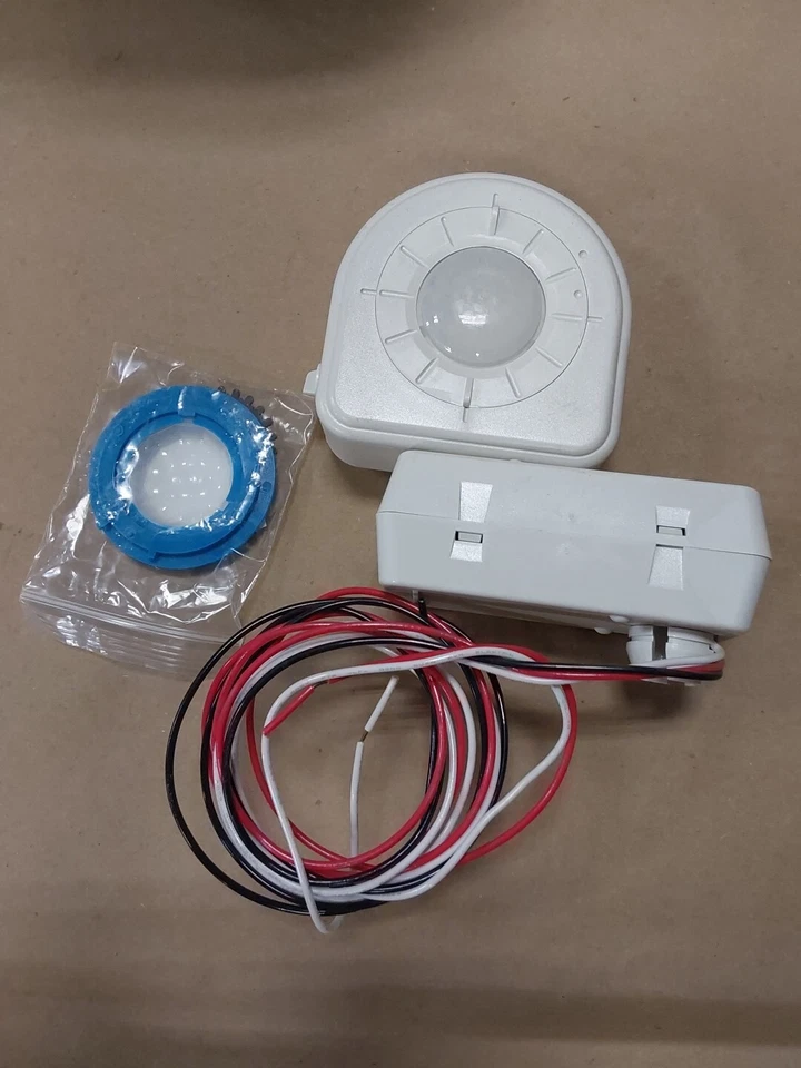 Leviton OSFHU-LTW High Bay Passive Infrared Occupancy Sensor - Image 2 of 2