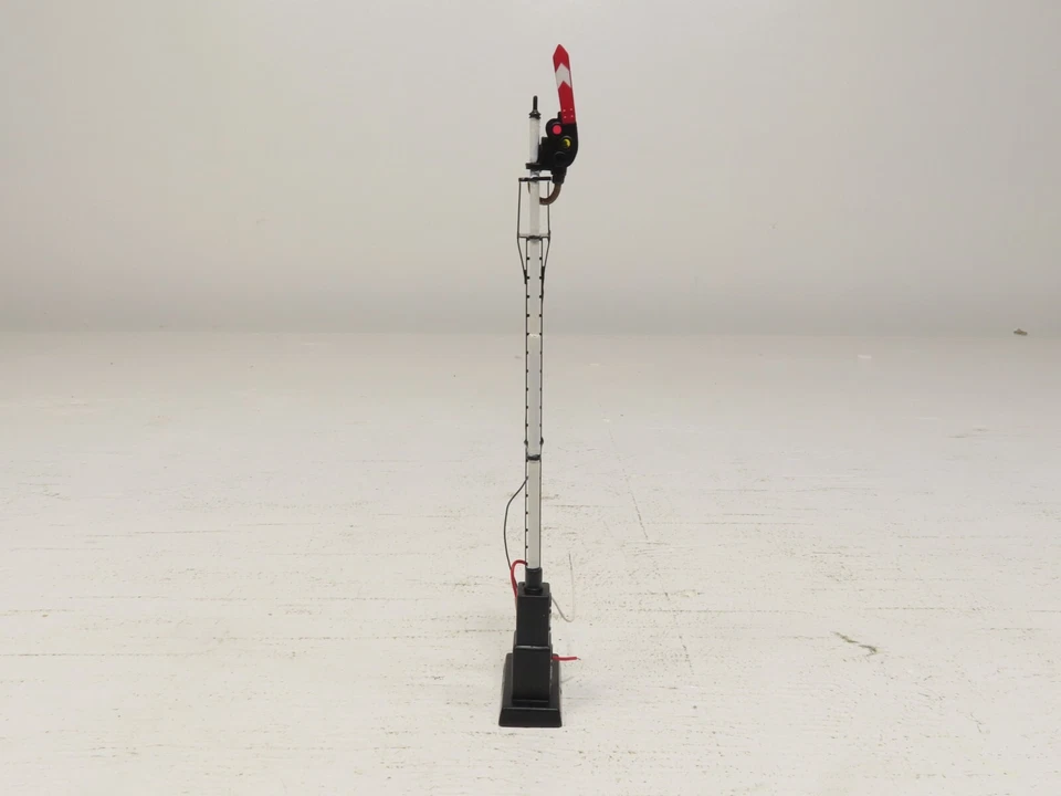 Lionel 6-22944 Mainline Die-cast Operating Semaphore LN - Image 2 of 4