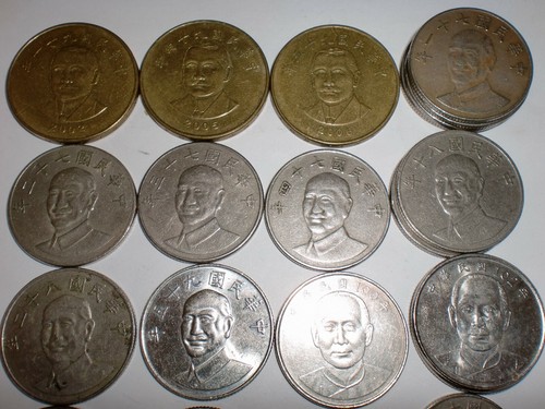 TAIWAN COINS LOT – 25 OLD & NEW COINS - 1981–2016 - Picture 3 of 8