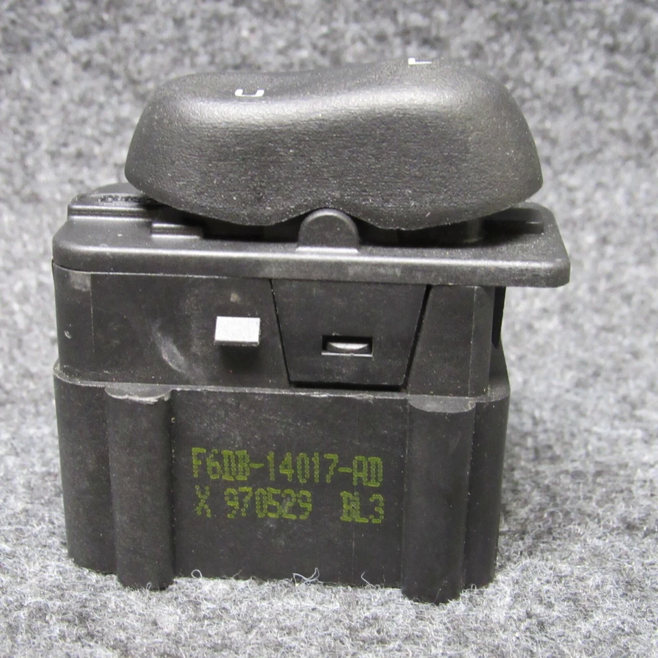 Interruptor de bloqueo de puerta delantera lateral derecha Ford Taurus 1996-1999 OEM 38070 Foto 4 de 4