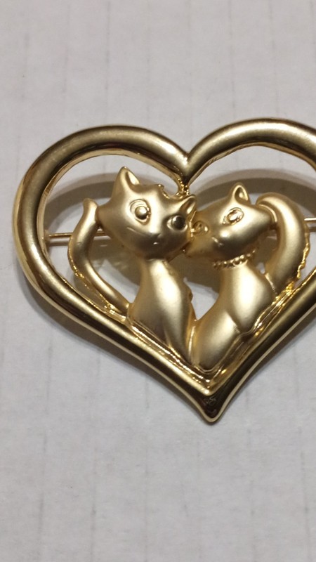 Gold Tone Cat Heart Brooch Pin Metal Fashion Jewelry Animal Lover Accessory E4