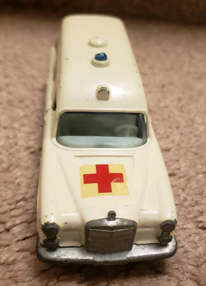 Ambulancia vintage Matchbox Lesney tamaño king K-6 Mercedes Benze "BINZ" Foto 2 de 4
