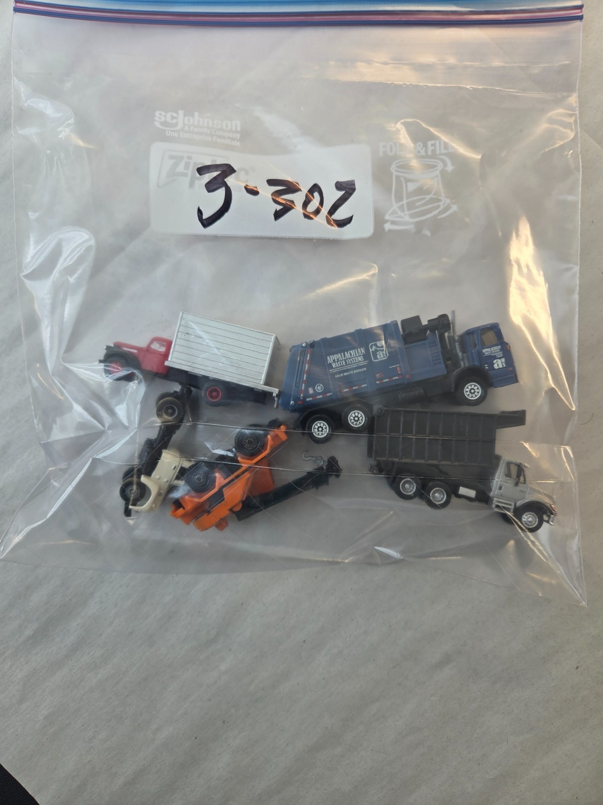 Grab Bag HO Scale Cars 5 Pieces Lot# 3-302
