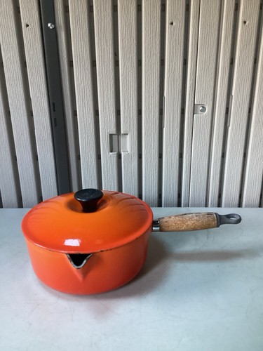 Le Creuset Volcanic Orange Saucepans - Set Of 3 - 16, 18, 20 - Wooden Handles. - Picture 4 of 24