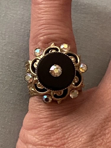Vintage Black & Gold Tone Filigree Finger Ring Size 7.5 Costume Jewelry