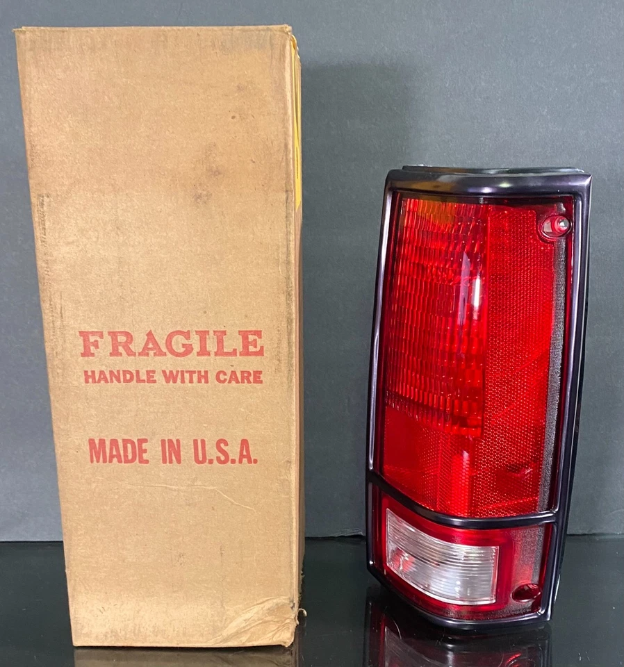 NOS Glo-Brite RH Passenge Tail Lamp ~ Chevy GMC S10 Blazer S15 Jimmy 1982-93 - Image 3 of 4
