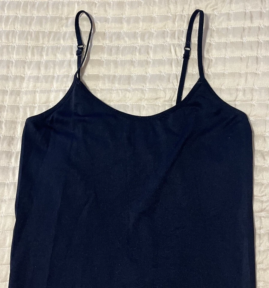 Camiseta sin mangas LEI Cami para mujer pequeña negra con tirantes ajustables elásticos Foto 2 de 4