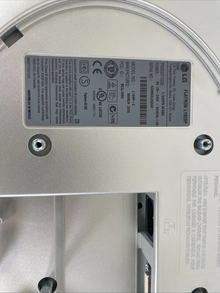 Vintage LG L1720P LCD Monitor Grade A - Tested and working - With cords - Image 4 of 4