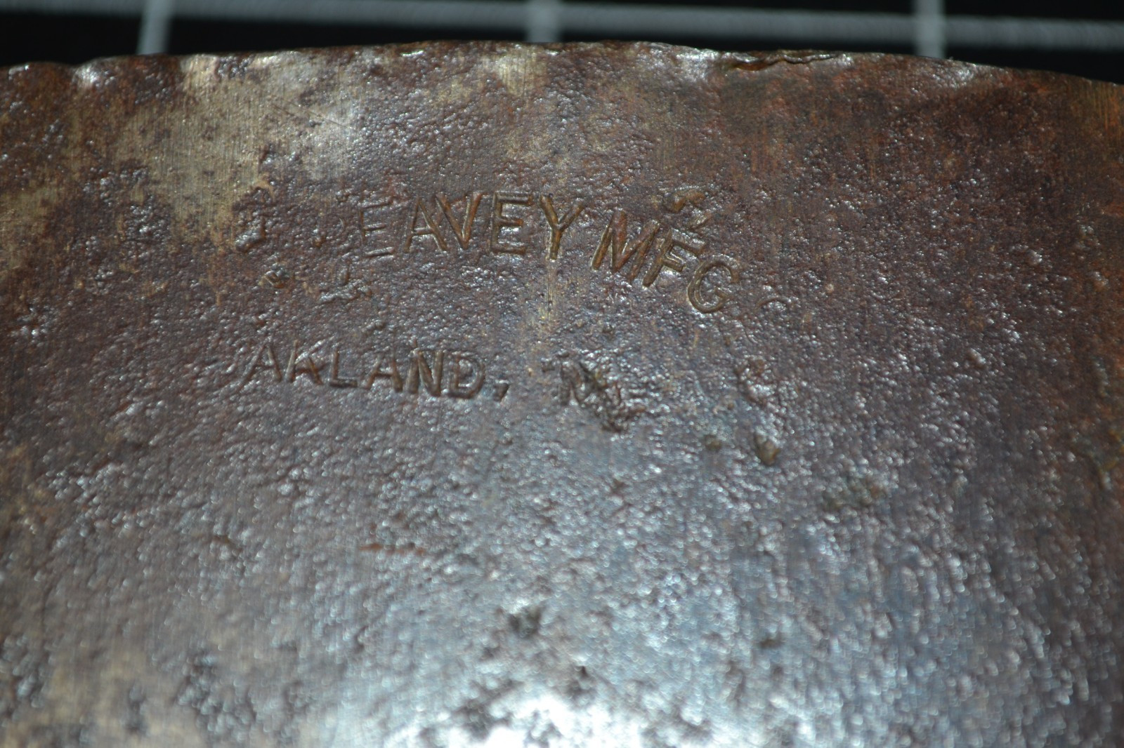 PEAVEY MFG - OAKLAND MAINE - 2 1/2# SINGLE BIT AXE  W ORIGINAL HANDLE