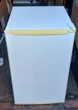 Currys Essentials CUL50W12 Under Counter Fridge White Volume 102L