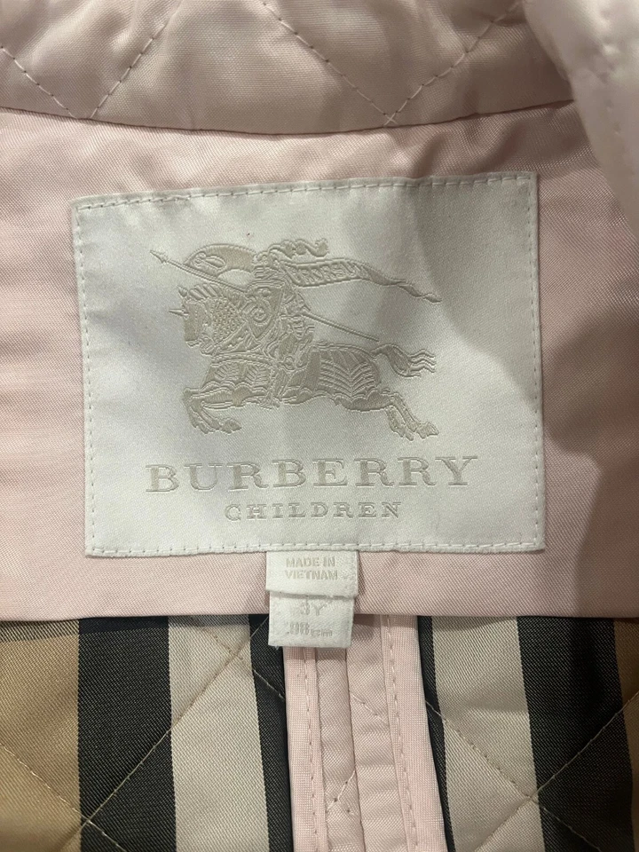 Abrigo de invierno Burberry rosa para niños talla 3T Foto 2 de 2
