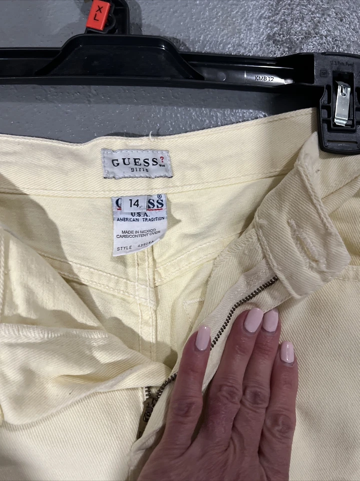 Pantalones cortos Guess Jeans para niñas 14 Foto 2 de 4