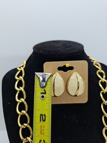 Vintage Monet Chunky Ivory Enamel Goldtone Necklace Set - Picture 5 of 8